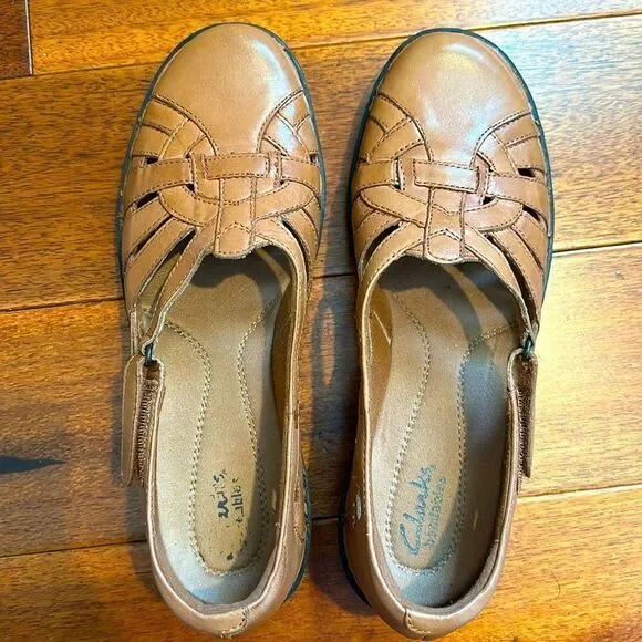 Clarks Bendable Loafer - Picture 4 of 9